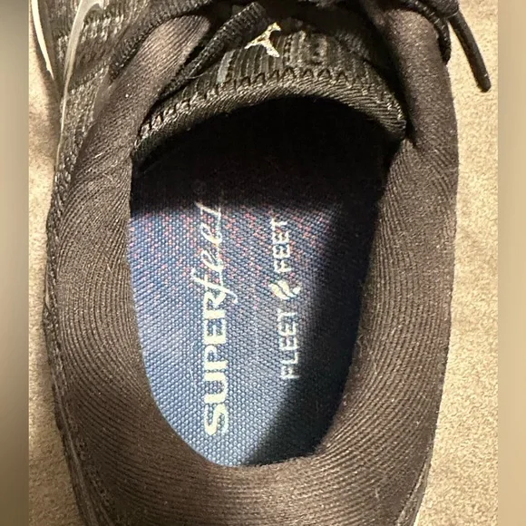 Mizuno Women’s Wave Runner 25 
Size 10 - Picture 6 of 8